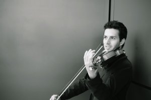 Juan Andrés Carmona Valdivia, violinista profesional, docente y director.