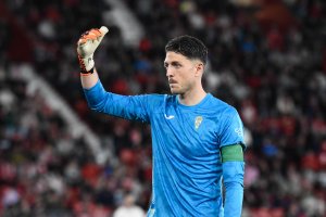 Carlos Marín en el Almería-Córdoba del pasado ejercicio. Con 29 años, le queda mucho fútbol por delante al almeriense.