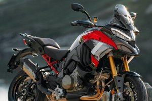 La Multistrada V4 Pikes Peak no renuncia a la filosofía viajera que ha convertido a esta saga en una referencia dentro del segmento.