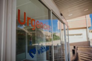 El Servicio de Urgencias del Hospital Vithas Almería incrementa su actividad durante el verano por patologías relacionadas con el calor y las actividades al aire libre.