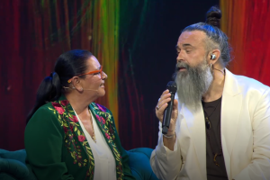 José Luis Jaén cantándole a María del Monte