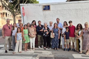 Familiares, amigos y vecinos se reúnen para rendirle homenaje a Ramón Calvache García.