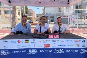Fran García en el set de la Cadena Ser junto a Álvaro Puertas y David Fenoy, Gerente de Gelatería Tentazione y Reponsable de Dimoba Suministros respectivamente.
