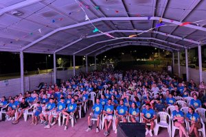 Más de 150 vecinos de Balanegra se reunieron ante una pantalla gigante para disfrutar de la participación de su pueblo en el Grand Prix.