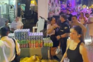 Un agente de la Policía Local de Níjar en el puesto donde trabajaba el presunto agresor.