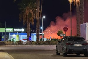 Imagen del incendio en Roquetas.
