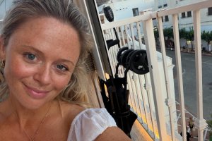 La actriz británica Emily Atack, durante una reciente visita a Mójacar.