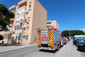 Imagen de la dotación de Bomberos en calle Berja, en Las 500 Viviendas.