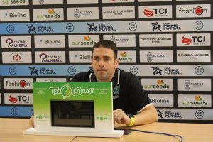 Guille Martínez, entrenador de El Ejido Futsal, durante una rueda de prensa.