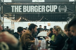 Imagen de otra edición de 'The Burger Cup'