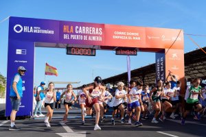 La Carrera del Puerto de Almería, que reunieron a 1.300 corredores en las pruebas de 5 y 10 kilómetros.