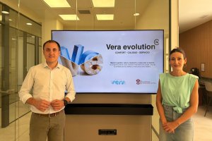 El alcalde de Vera, Alfonso García, y la teniente de alcalde, Carolina Pérez, presentan Vera Evolution.