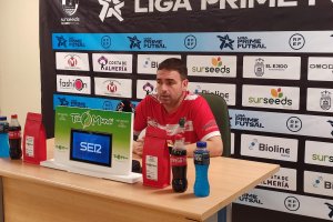 El entrenador de El Ejido Futsal, Guille Martínez, en rueda de prensa.