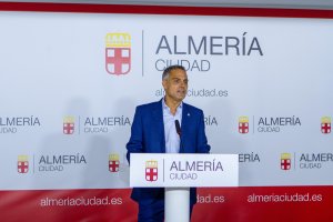 El concejal Sandro Soler durante el balance turístico del Ayuntamiento de Almería.