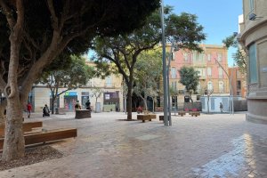 La Plaza del Educador, abierta al público tras las obras de remodelación del Paseo de Almería.