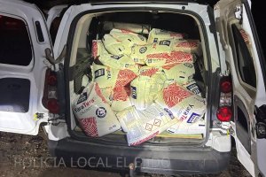 La furgoneta cargada recuperada por la Policía Local
