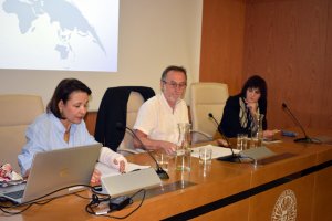 Eva Díez, profesora de Derecho Internacional Público; José Ignacio López-Gay, director del Centro de Documentación Europea, y Ángeles Arjona, directora del CEMyRI.