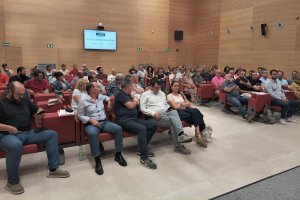 -	El encuentro ha reunido a agricultores y agricultoras, comunidades de regantes y representantes institucionales para analizar los principales retos del agua en la provincia y avanzar hacia soluciones viables, innovadoras y adaptadas a la realidad agraria