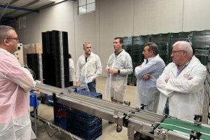 El alcalde de Níjar, José Francisco Garrido, acompañado por el concejal de Servicios, Juan Carlos Agenjo, ha visitado invernaderos y empresas agrícolas del municipio