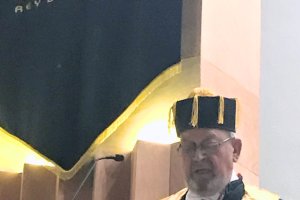 El catedrático emérito de la UAL Ramón Herrara Campos, ayer, durante la lectura de su discurso como nuevo Honoris Causa de la Universidad Potosina de