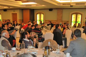 Salón lleno de almeriensistas que escuchaban la conferencia de Pedro Asensio.