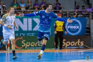 Álvaro Ruuiz celebrando un gol.