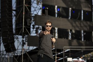 Bisbal pregunta en redes sociales sobre los temas favoritos de su público.