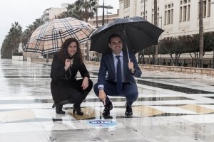 María del Vázquez, concejal de Economía e Informática, y Ramón Fernández-Pacheco, alcalde de Almería