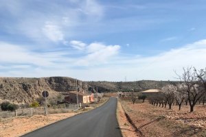 Pavimento en uno de los caminos de Sorbas.