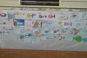Dibujos de peces en memoria de Gabriel.