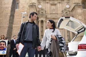 Ángel y Patricia, frente a la Catedral de Almería.