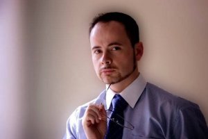 Antonio Praena leerá sus poemas esta tarde en La Dulce Alianza.