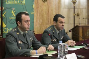 El comandante de la UCO Jesús Reina y el teniente coronel de la Comandancia de Almería, José Hernández Mosquera, ayer.