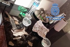 Una mujer ha sido detenida como presunta autora de un delito de tráfico.