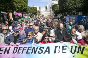 Más de 5.000 personas se manifestaron por las pensiones.