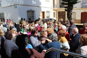 Los habitantes de Antas y su alcaldesa, Isabel Belmonte, arropan a toda la familia de Diego tras lo sucedido con el pequeño Gabriel.