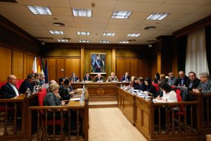 Sillón  vacante (izquerda) en la bancada del PP.