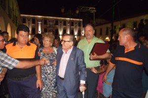 Anita Marx y Manolo Escobar, en un homenaje celebrado en Berja en julio de 2013.