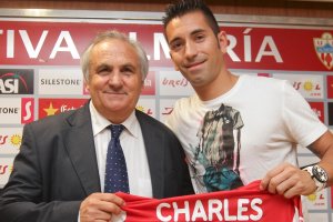 Alfonso dio en la diana firmando a Charles para el último ascenso a Primera.