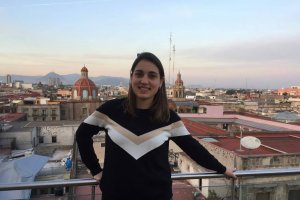 Macarena Pérez, con la Ciudad de México, una de las zonas más pobladas del mundo, a sus espaldas.