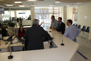 El alcalde, Francisco Góngora, en su visita la Oficina Central de Información.