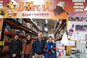 Los concejales con Sergio Domínguez en Cash Borosa.