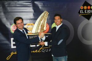 Francisco Góngora y Víctor Fernández en el recepción en el consistorio ejidense.