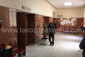 Imagen de la entrada del acusado a la Audiencia.