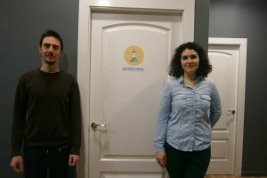 La pareja formada por Aymeric Billiaux y Cecilia Ureña acaba de abrir la sala.