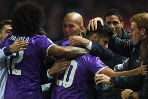 La piña con Zidane tras el empate.