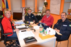 Reunión de la concejal Eloísa Cabrera y responsables de la Policía Local sobre las campañas y obras de tráfico en 2017.