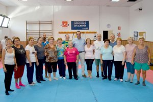 Los participantes en la actividad con el concejal de Deportes.