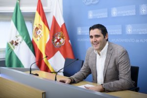 El concejal Juanjo Alonso en rueda de prensa.