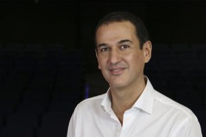 Roberto Santiago visitará El Ejido el día 30, junto al actor Álex Arestegui.